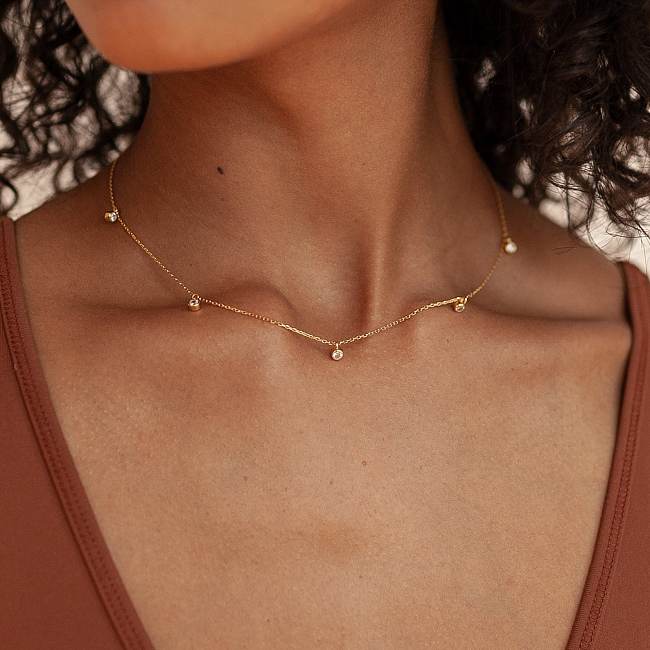 Collar de circonio chapado en oro redondo de acero inoxidable de 18 quilates de estilo simple al por mayor