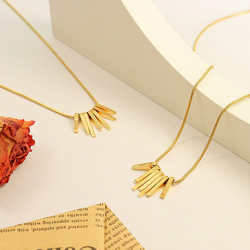 أزياء مربعة صغيرة قلادة قلادة هندسية الفولاذ المقاوم للصدأ مجوهرات مطلية بالذهب