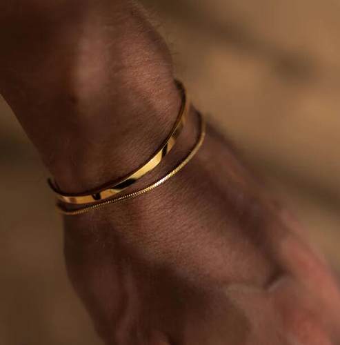 Estilo simples estilo clássico cor sólida aço inoxidável polimento pulseiras banhadas a ouro 18K