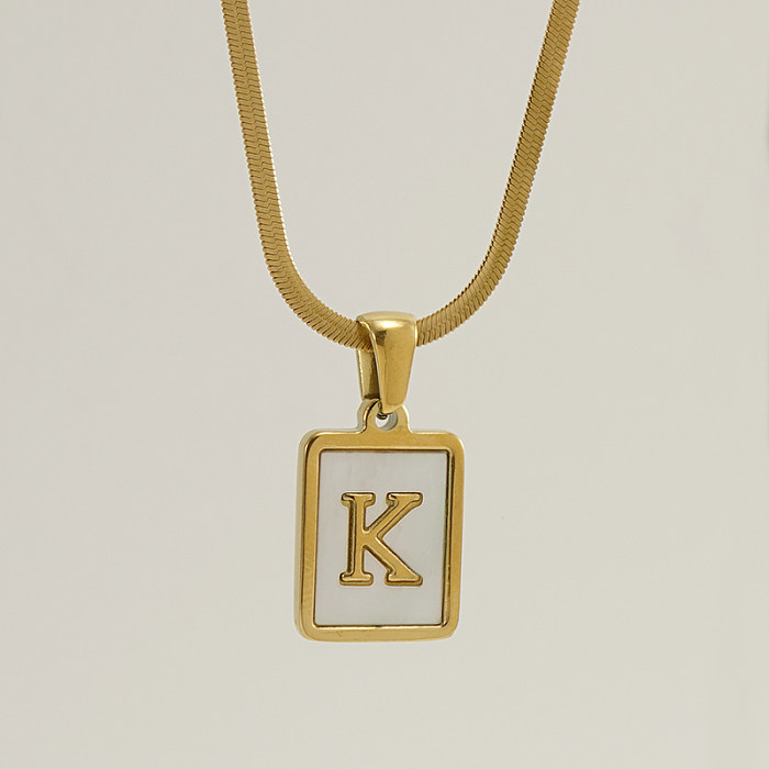 Lässige Halskette mit Buchstaben-Anhänger im französischen Stil, Edelstahl-Beschichtung, Intarsien-Muschel, 18 Karat vergoldet