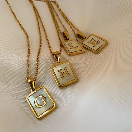 Collar de acero inoxidable de oro de 18 quilates con concha rectangular y letras de moda