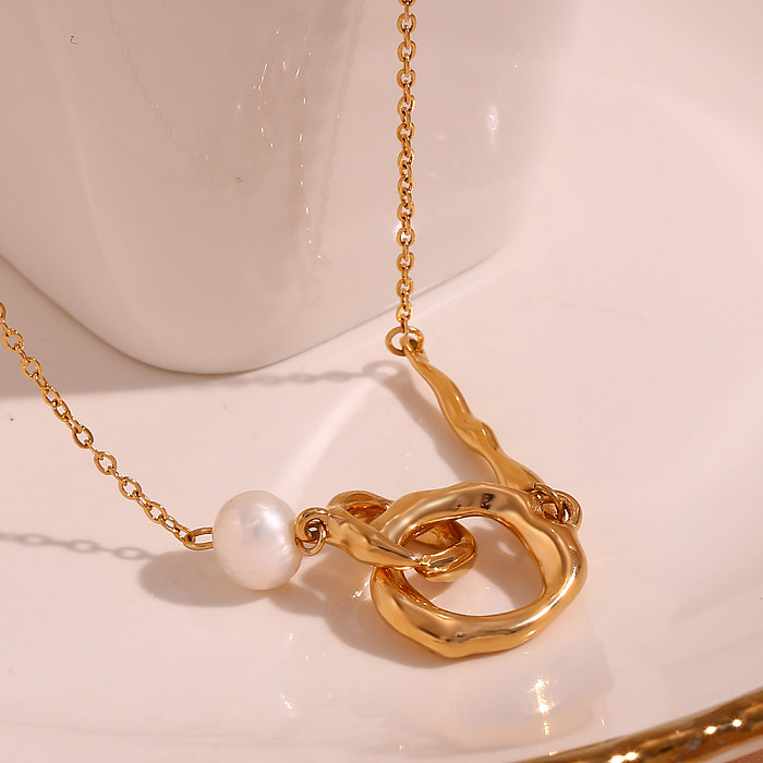 Collar chapado en oro de 18 quilates con revestimiento de acero inoxidable y perlas de doble anillo de estilo simple y clásico