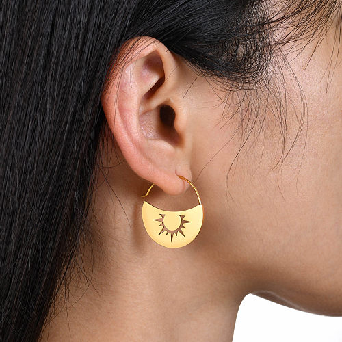 1 Paar schlichte Ohrringe mit Sun Star Lock-Beschichtung und ausgehöhltem 18-Karat-vergoldetem Edelstahl