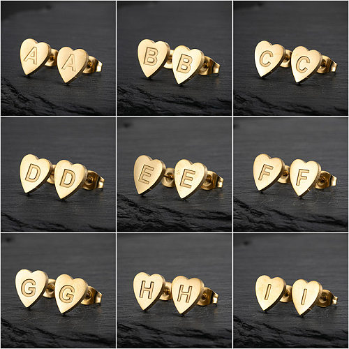 1 par de brincos de orelha revestidos de aço inoxidável em forma de coração com letras da moda