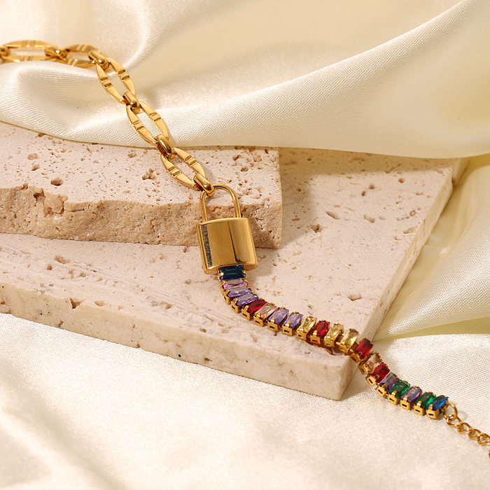 Bracelets plaqués or 18 carats avec incrustation de placage en acier inoxydable à serrure brillante de style simple