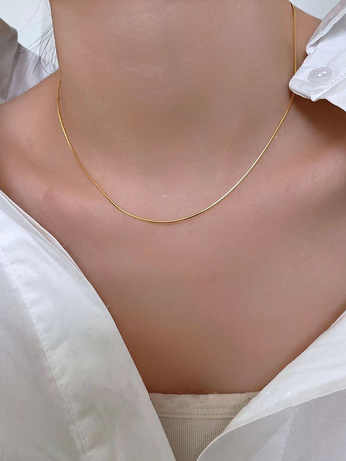 Einfache Halskette aus einfarbigem Edelstahl
