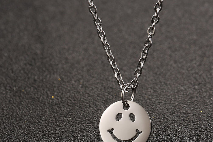 Einfache Smiley-Anhänger-Halskette aus Edelstahl in loser Schüttung