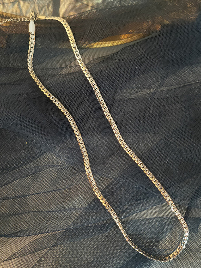 Retro-Halskette aus einfarbigem Edelstahl