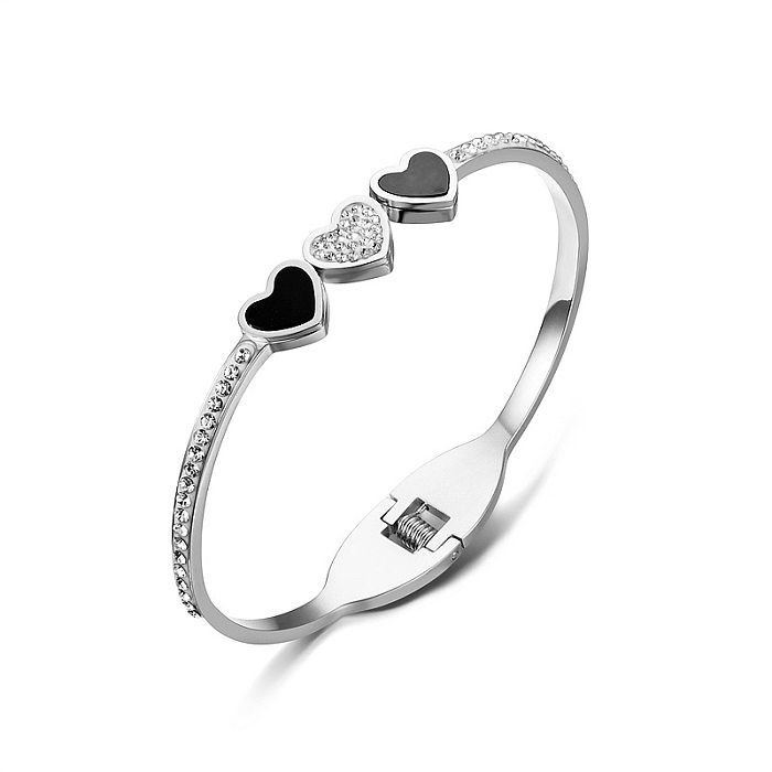 Bracelet en strass en acier titane en forme de coeur à la mode
