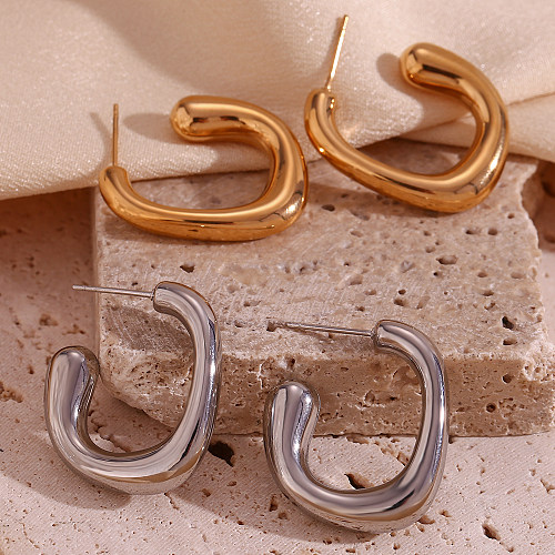 زوج واحد من أقراط الأذن المصنوعة من الفولاذ المقاوم للصدأ المطلي بالذهب عيار 1 قيراط، بتصميم بسيط وكلاسيكي