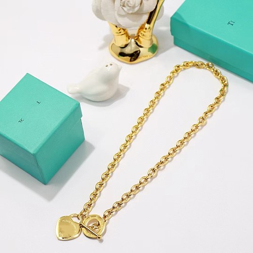 Hip-Hop Style Simple lettre forme de coeur couleur unie en acier inoxydable bascule polissage placage collier plaqué or 18K