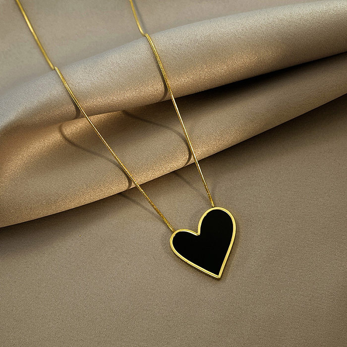 Collar chapado en oro de 18 quilates con incrustaciones de acero inoxidable con forma de corazón informal estilo IG