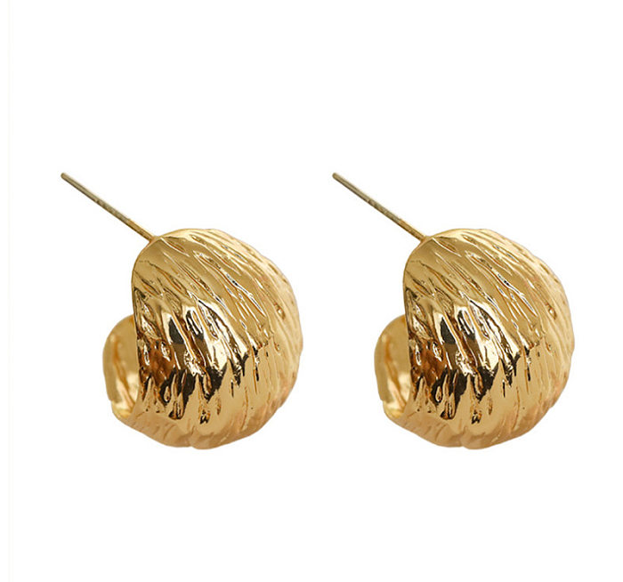 1 par de pinos de orelha banhados a ouro 18K estilo simples em forma de C