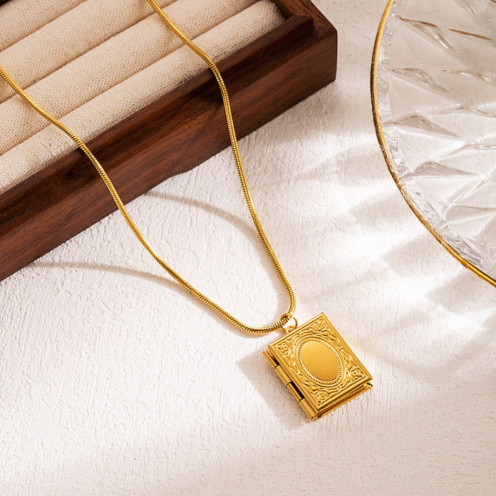 قلادة على شكل قلب مربع على الطراز الحديث مصنوعة من الفولاذ المقاوم للصدأ منحوتة ثلاثية الأبعاد ومطلية بالذهب عيار 18 قيراط
