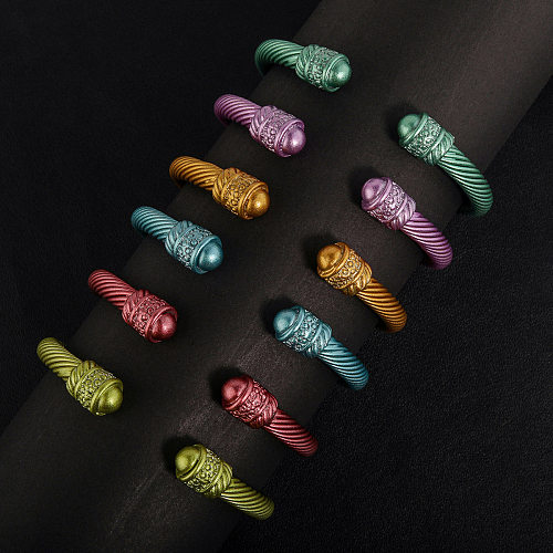 Schlichter Stil, einfarbige Manschettenarmbänder aus Edelstahl mit Einbrennlackierung