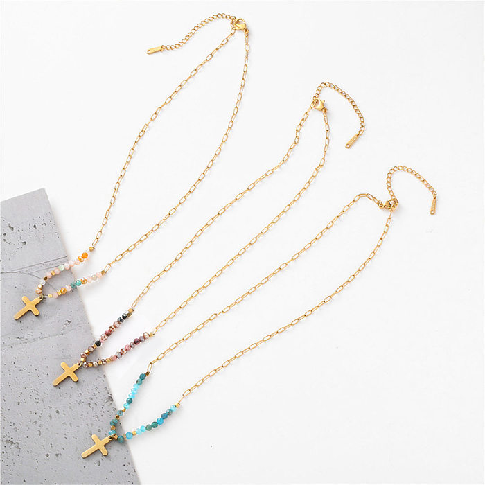 Halskette mit Kreuz-Anhänger im Ethno-Stil aus Edelstahl mit Perlenbeschichtung und 14-Karat-Vergoldung