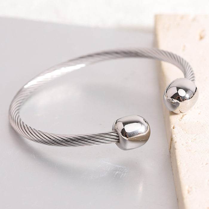 Bracelet de câble torsadé par placage en acier inoxydable à rayures en spirale en forme de C de style simple