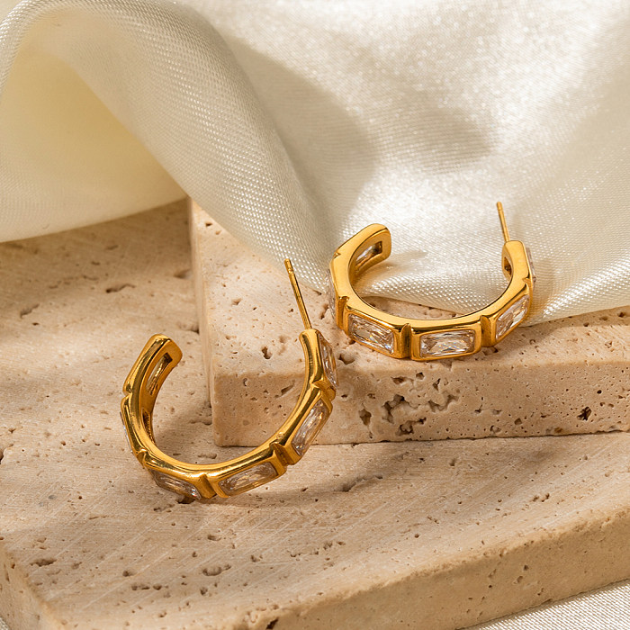 زوج واحد من أقراط الأذن المطلية بالذهب عيار 1 قيراط والمطلية بالطلاء على شكل حرف C من الفولاذ المقاوم للصدأ