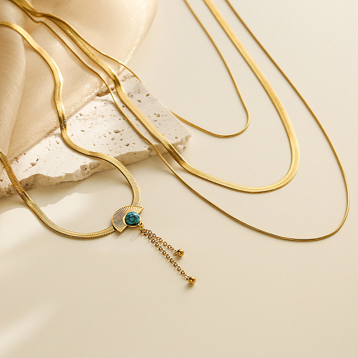 Collar de tres capas chapado en oro de 18 quilates con turquesa con incrustaciones geométricas de viaje de estilo simple