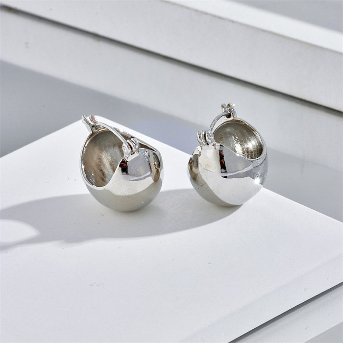 Boucles d'oreilles courtes semi-circulaires tridimensionnelles en or véritable plaqué cuivre à la mode