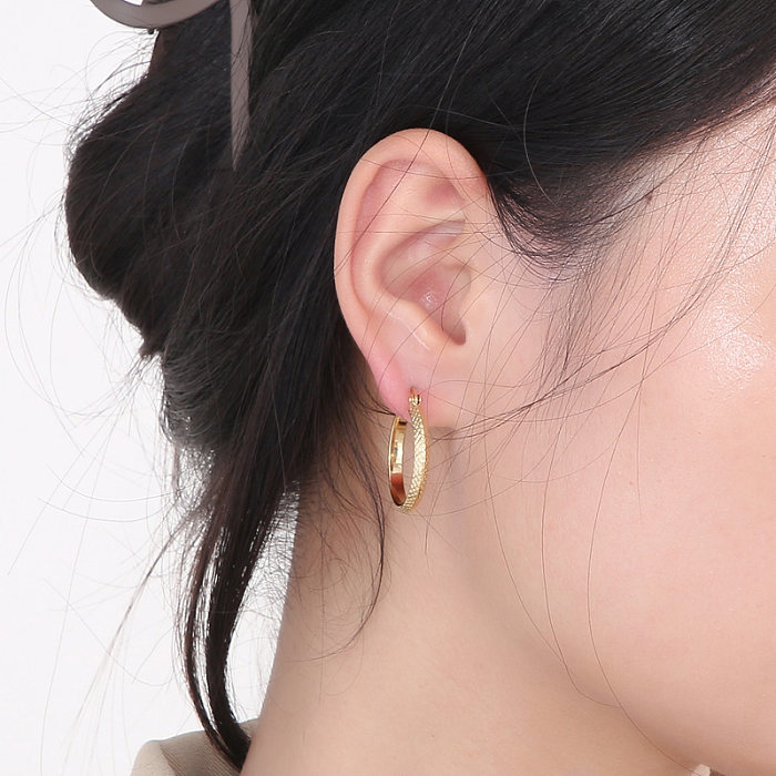 1 paire de boucles d'oreilles créoles plaquées or 18 carats, Style Simple et décontracté, couleur unie, en acier inoxydable