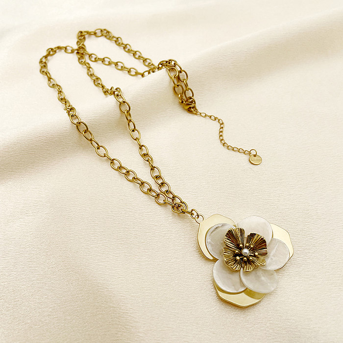 Elegant French Style Flower Stainless Steel  Gold Plated Artificial Pearls Pendant Necklace In Bulk