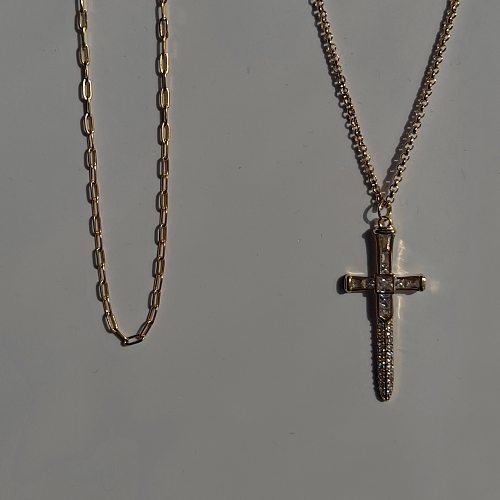 Collar colgante chapado en oro de 18 quilates de acero inoxidable con cruz de estilo moderno al por mayor