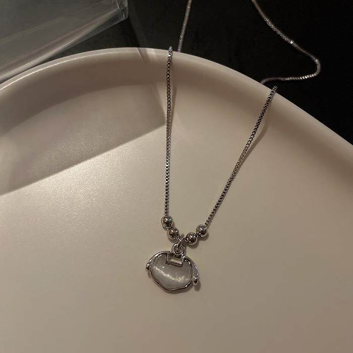 Collier pendentif élégant en forme de cœur avec nœud papillon en alliage d'acier inoxydable, incrustation de Zircon