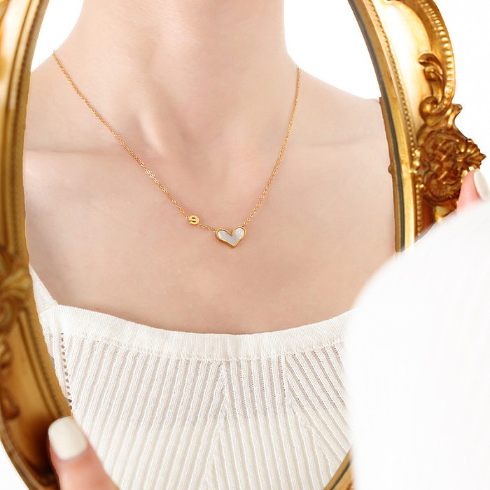 Elegante estilo simples forma de coração chapeamento de aço inoxidável colar com pingente de concha