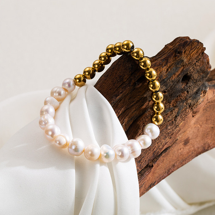 Pulseras redondas plateadas en oro de la perla de agua dulce 18K del acero inoxidable del estilo clásico del estilo simple a granel
