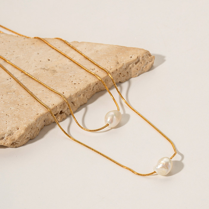 Colliers superposés plaqués or 18 carats avec perles d'eau douce plaquées en acier inoxydable géométrique de style simple