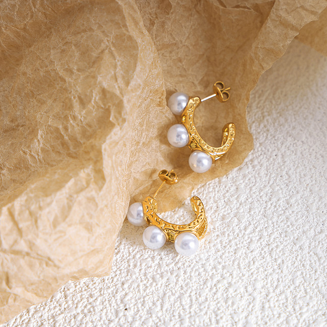 1 paire de clous d'oreilles plaqués or 18 carats, Style baroque rétro, incrustation ronde en forme de U, perles artificielles en acier inoxydable
