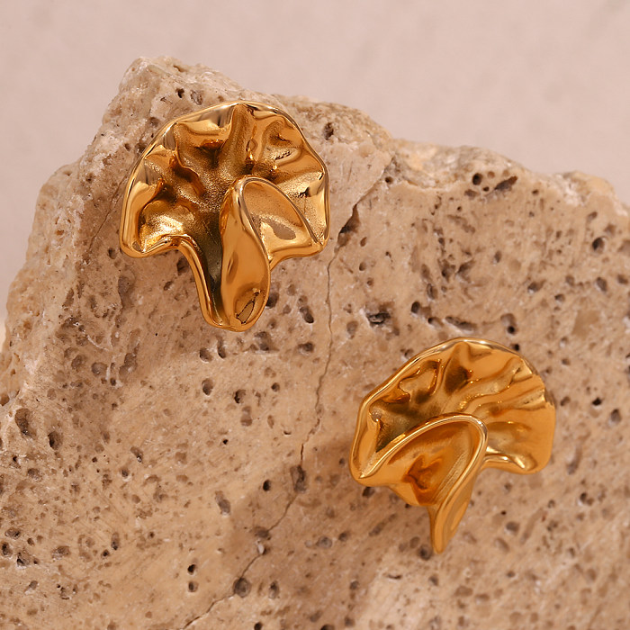 زوج واحد من أقراط الأذن الأساسية البسيطة والنمط الكلاسيكي المطلية بالألوان الصلبة المصنوعة من الفولاذ المقاوم للصدأ ومطلية بالذهب عيار 1 قيراط