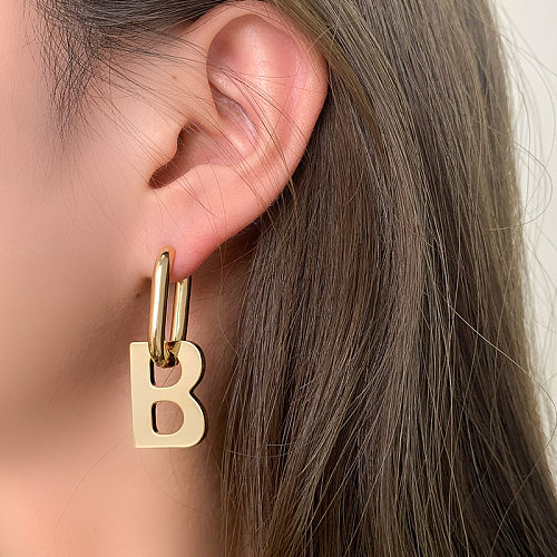 1 Paar übertriebene Buchstaben-Ohrringe mit Edelstahlbeschichtung