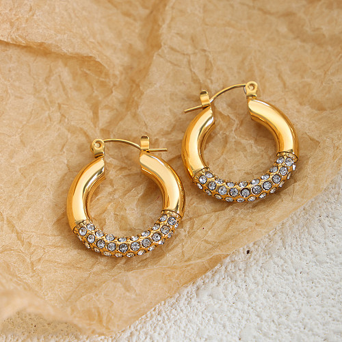 1 Paar schlichte, glänzende, kreisplattierte Inlay-Ohrringe aus Edelstahl mit Strasssteinen und 18-Karat-Vergoldung