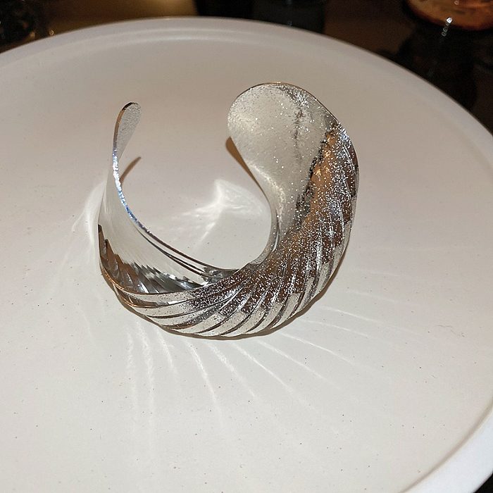 Elegante luxuoso rainha espiral listra aço inoxidável torção chapeamento de metal banhado a ouro pulseiras de punho banhado a prata
