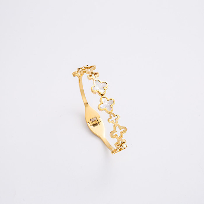 Bracelet plaqué or en acier titane avec trèfle à quatre feuilles de style simple