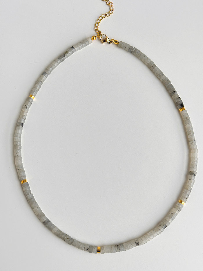 Halskette aus Natursteinperlen im IG-Stil