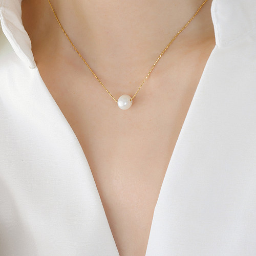 Collier avec pendentif rond en perles d'eau douce, style classique et simple, en acier inoxydable plaqué or 18 carats