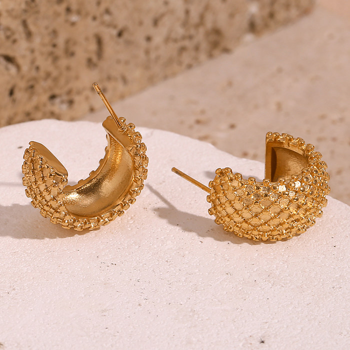 زوج واحد من أقراط الأذن المطلية بالذهب عيار 1 قيراط المصنوعة من الفولاذ المقاوم للصدأ المطلي بالألوان الصلبة بتصميم كلاسيكي