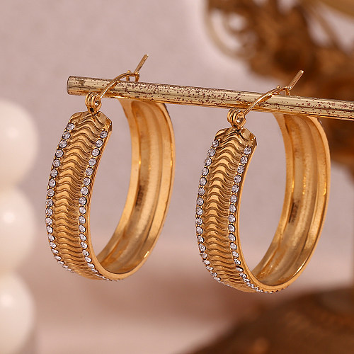 1 par de pendientes de aro chapados en oro de 18 quilates con diamantes de imitación de acero inoxidable con incrustaciones geométricas de estilo vintage