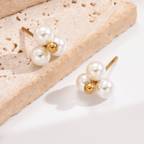 1 Paar elegante schlichte Blumenplattierungs-Inlays aus Edelstahl mit künstlichen Perlen und 14 Karat vergoldeten Ohrsteckern