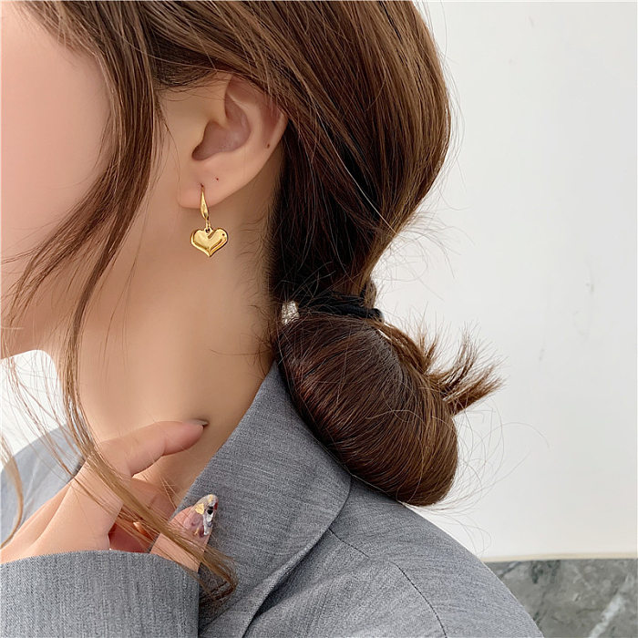 1 Paar Pendler-Ohrringe aus vergoldetem Edelstahl in Herzform