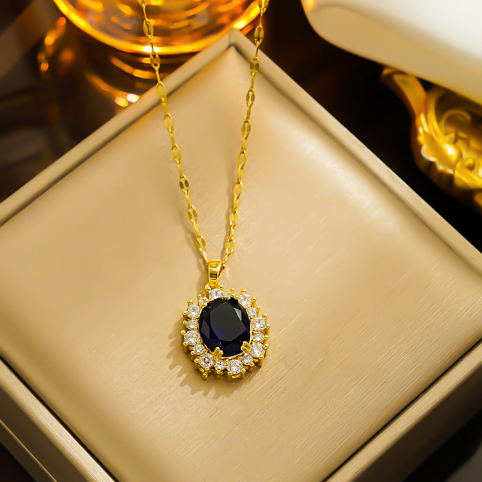 Collier pendentif ovale Glam en acier inoxydable avec incrustation de zircons plaqué or 18 carats