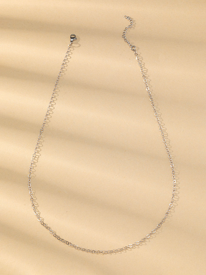 Einfache Halskette aus einfarbigem Edelstahl in loser Schüttung