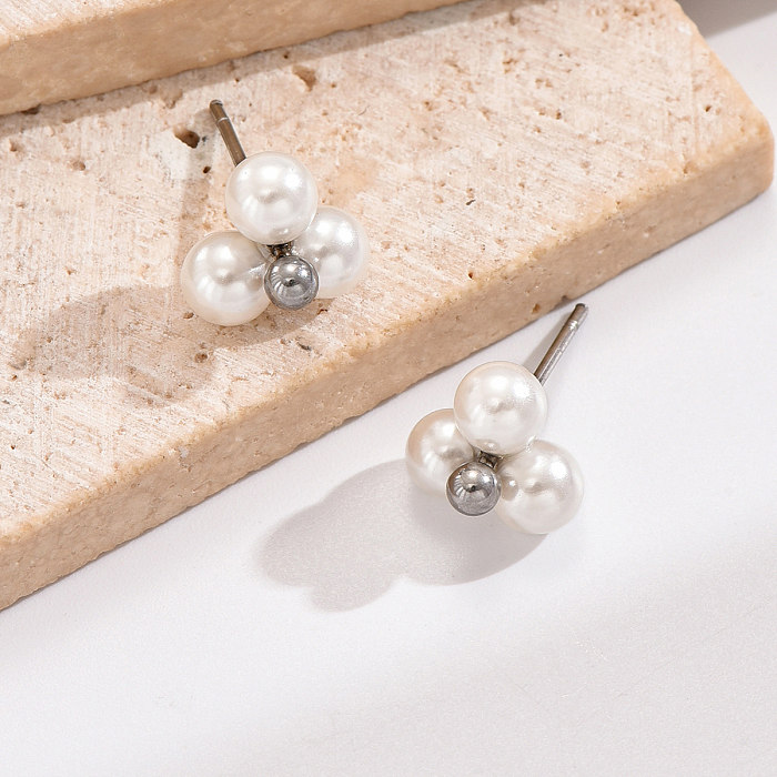 1 Paar elegante schlichte Blumenplattierungs-Inlays aus Edelstahl mit künstlichen Perlen und 14 Karat vergoldeten Ohrsteckern