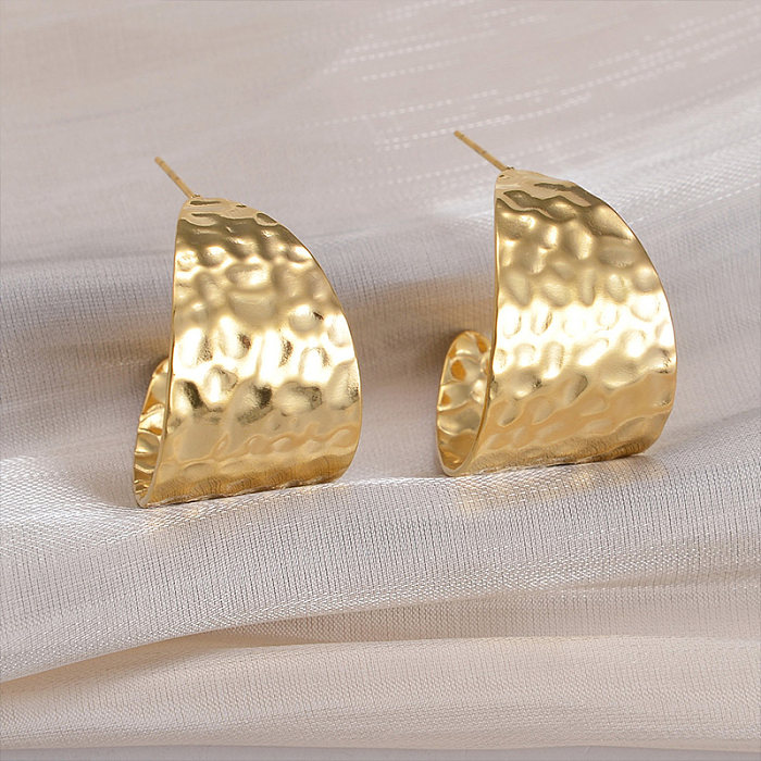 زوج واحد من ترصيع الأذن المطلي بالذهب على شكل حرف C من الفولاذ المقاوم للصدأ مطلي بالذهب عيار 1 قيراط