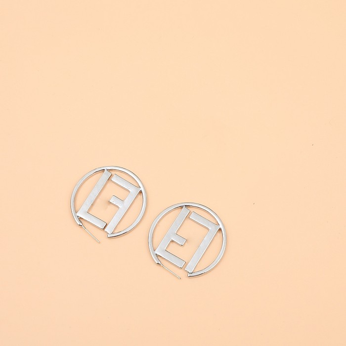 1 paire de clous d'oreilles en acier inoxydable avec lettres de style simple