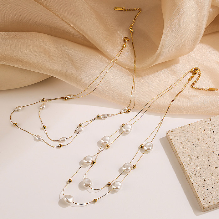 Collares en capas chapados en oro de 18 quilates con revestimiento de perlas irregulares elegantes de acero inoxidable