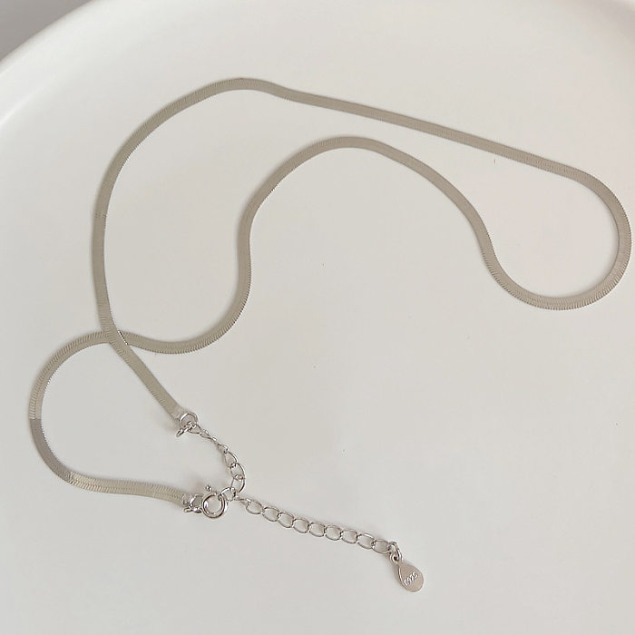 Einfache Halskette mit einfarbiger Edelstahlbeschichtung